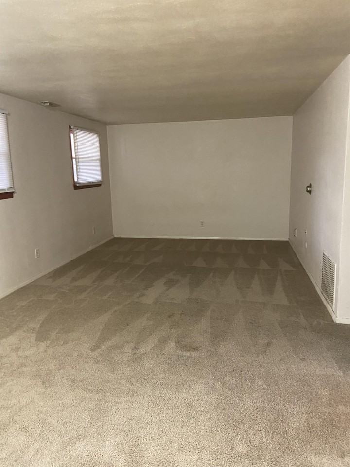 403 Ellen - 5 #5 - Photo 2 of 11