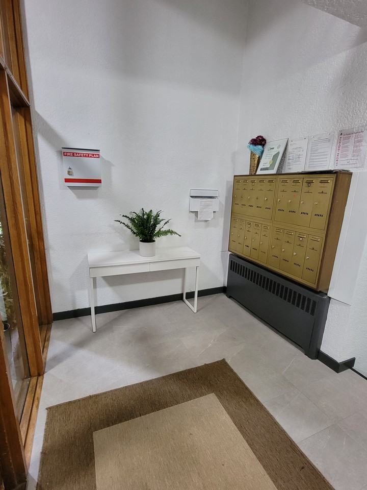 Prince Charles Apartments - Photo 3 of 10