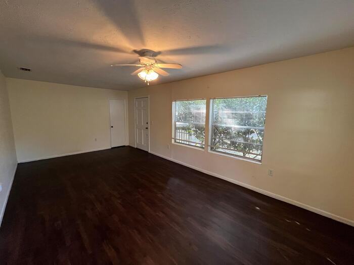 3505 Nw 17th St - Photo 3 of 24