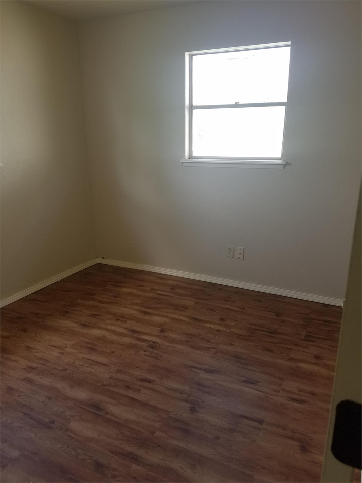 1517 Se 47th Pl #1 - Photo 2 of 10