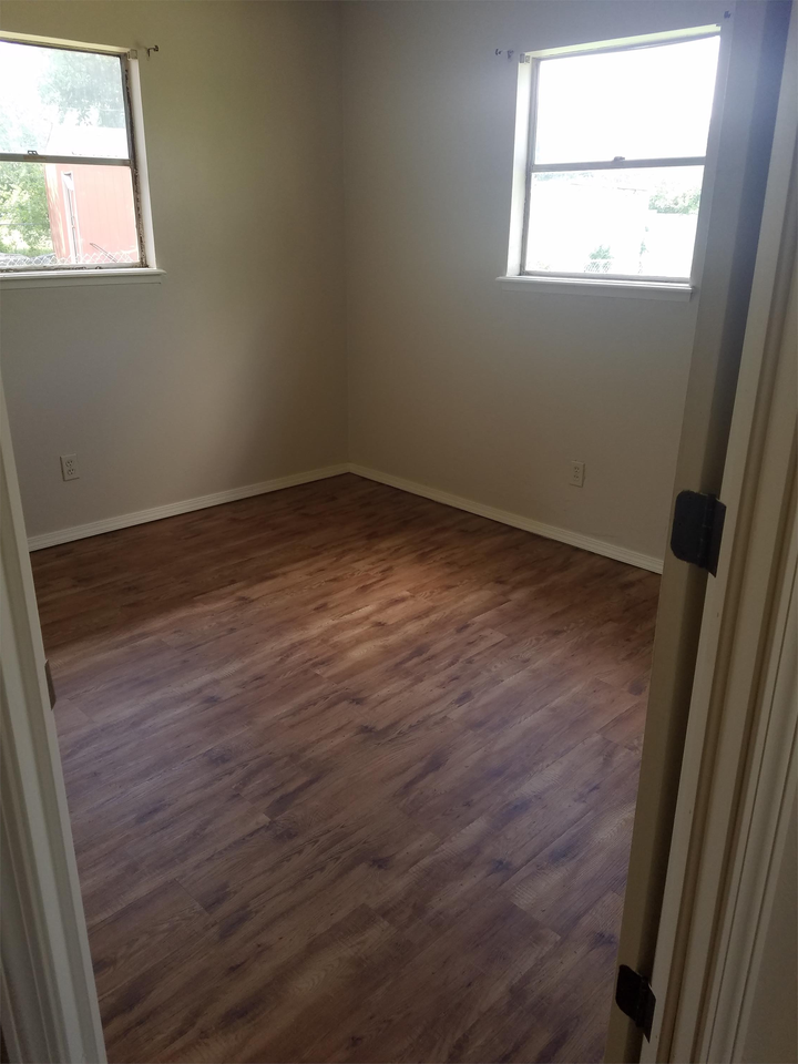 1517 Se 47th Pl #1 - Photo 3 of 10