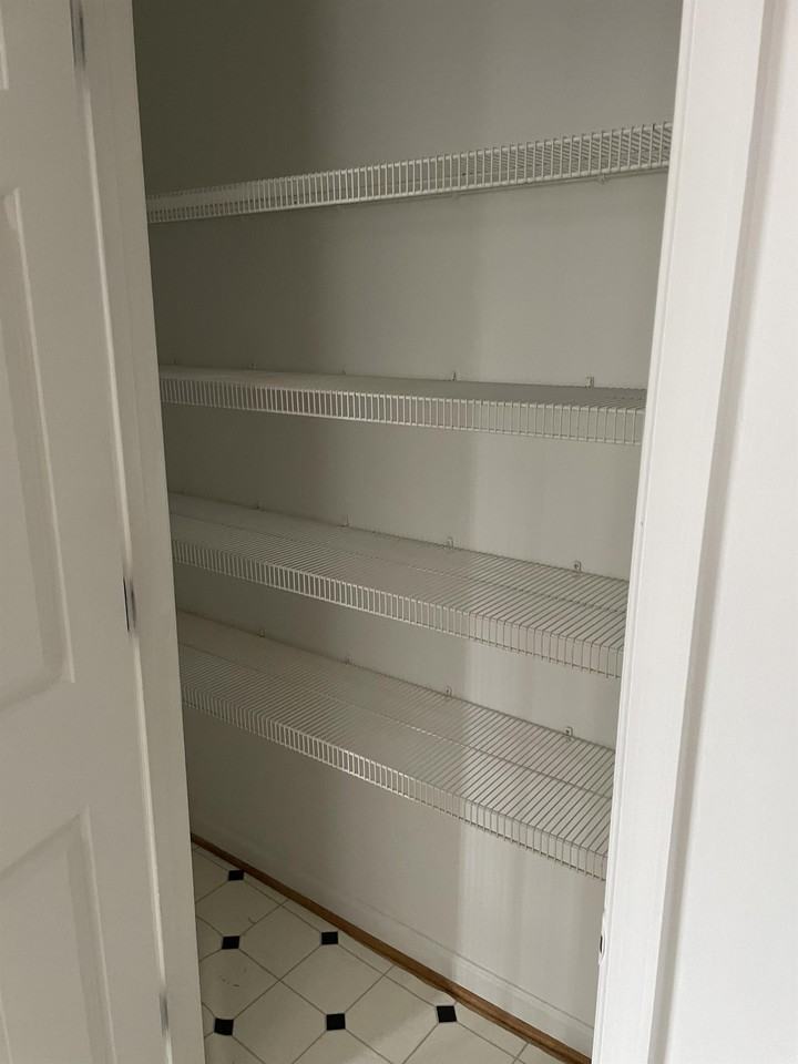 115 Hartford Ct #1 - Photo 4 of 18