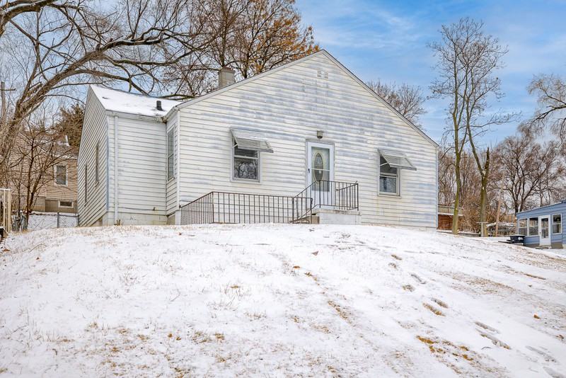 6905 N 33rd St #1 - Photo 2 of 50