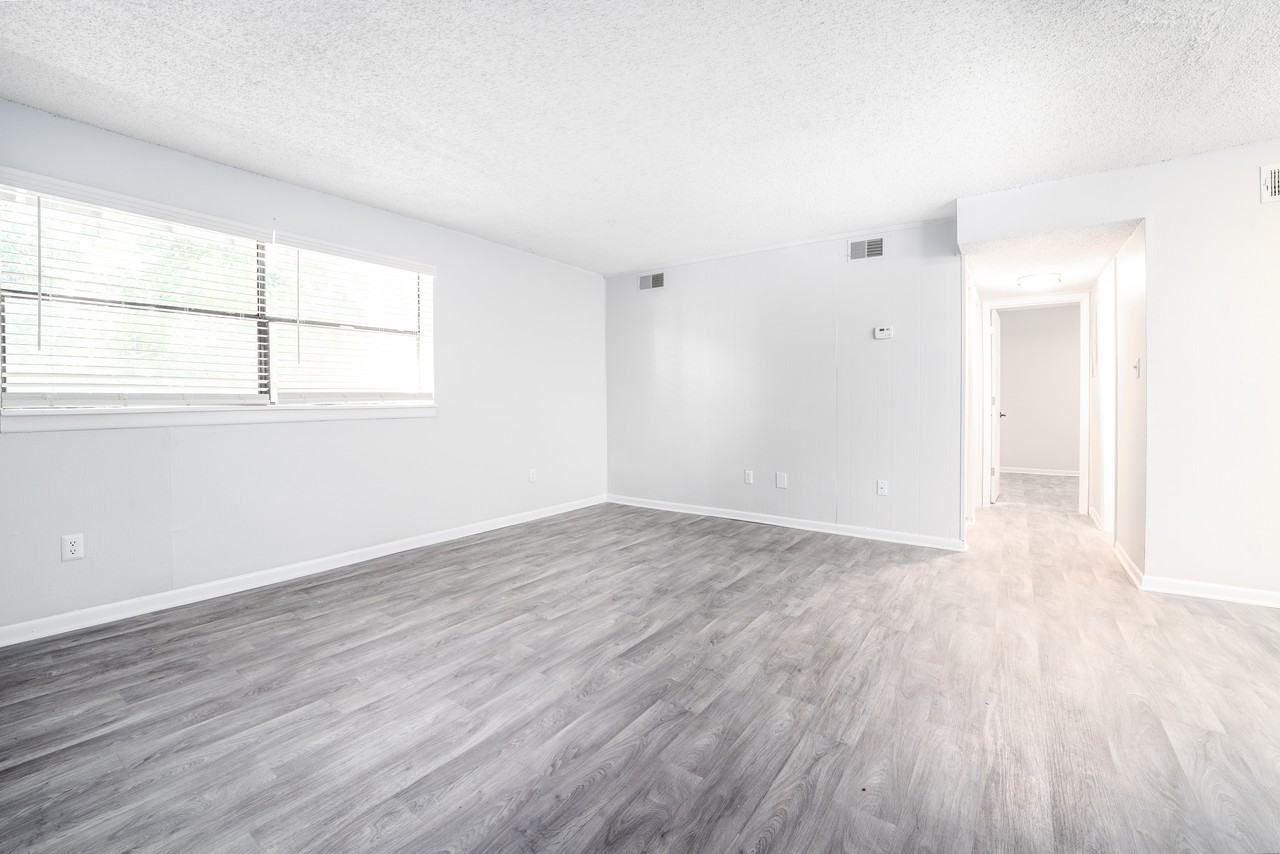 Edgewater Village Apartments - Photo 4 of 48