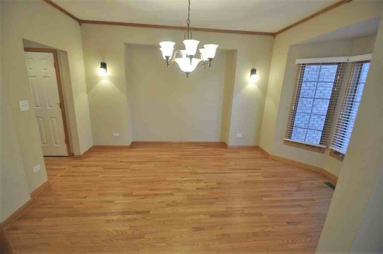 16027 Ridgewood Dr - Photo 3 of 14