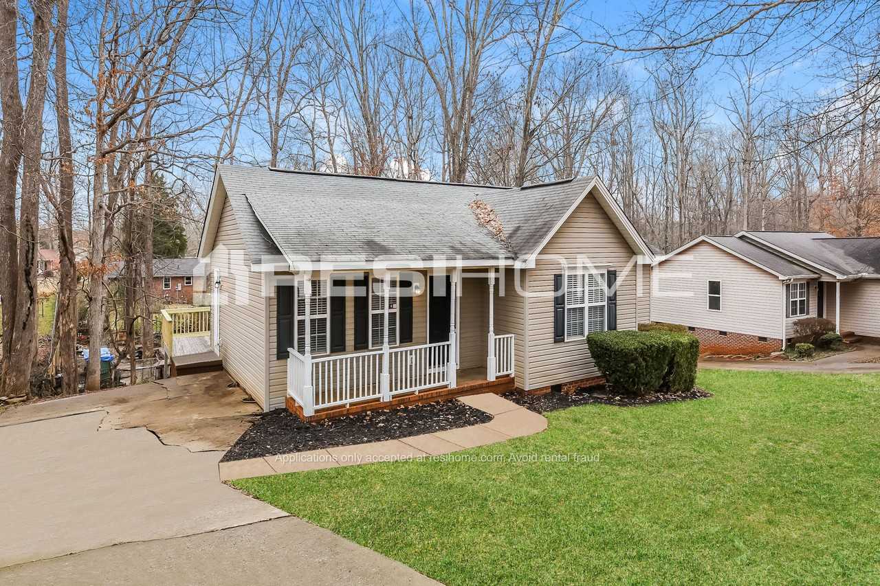 17 N Kings Dr - Photo 3 of 18