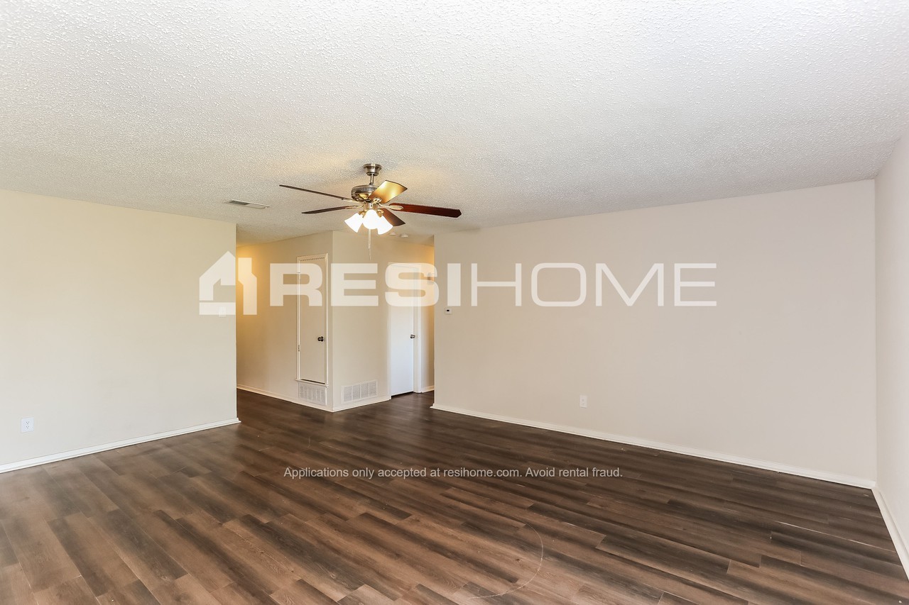 302 Carol Dr - Photo 3 of 18