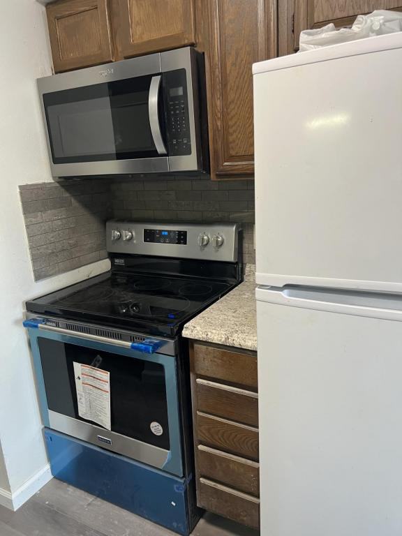 132 W Spring St - Photo 2 of 13