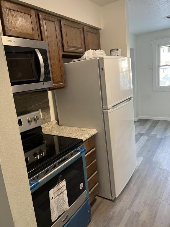 132 W Spring St - Photo 3 of 13