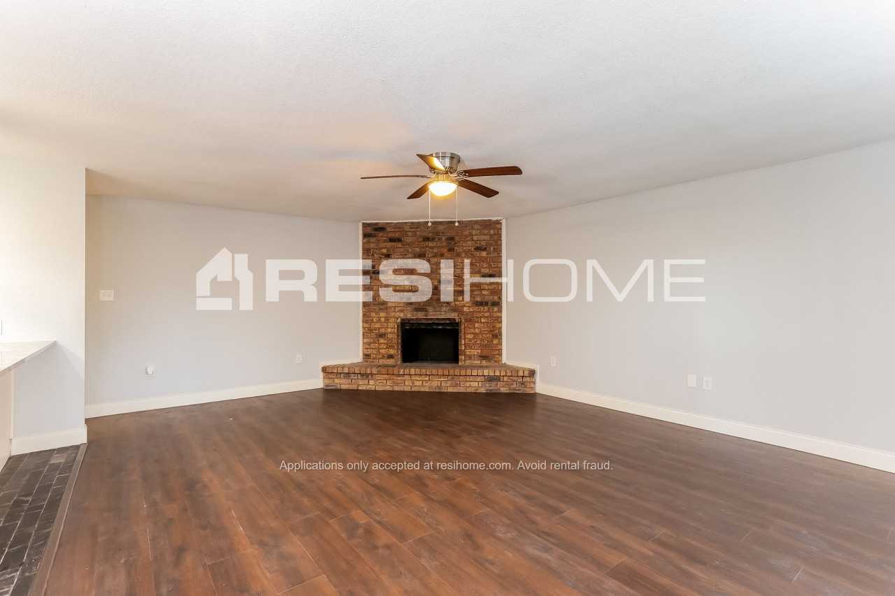 621 Live Oak Dr - Photo 3 of 18