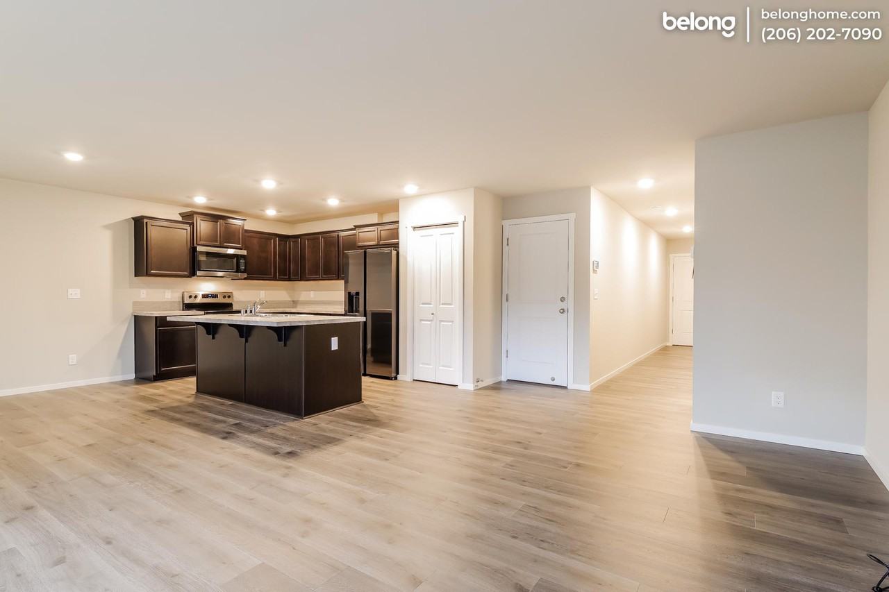 18791 108th Ave E - Photo 5 of 26