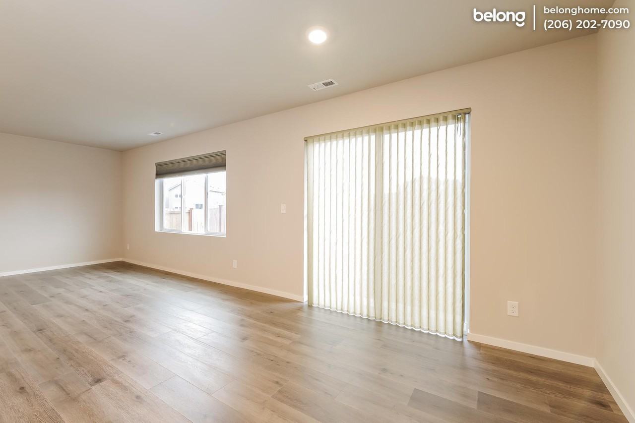 18791 108th Ave E - Photo 7 of 26