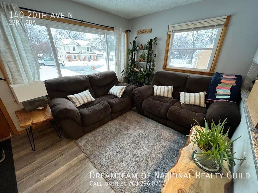 140 20th Ave N - Photo 2 of 10