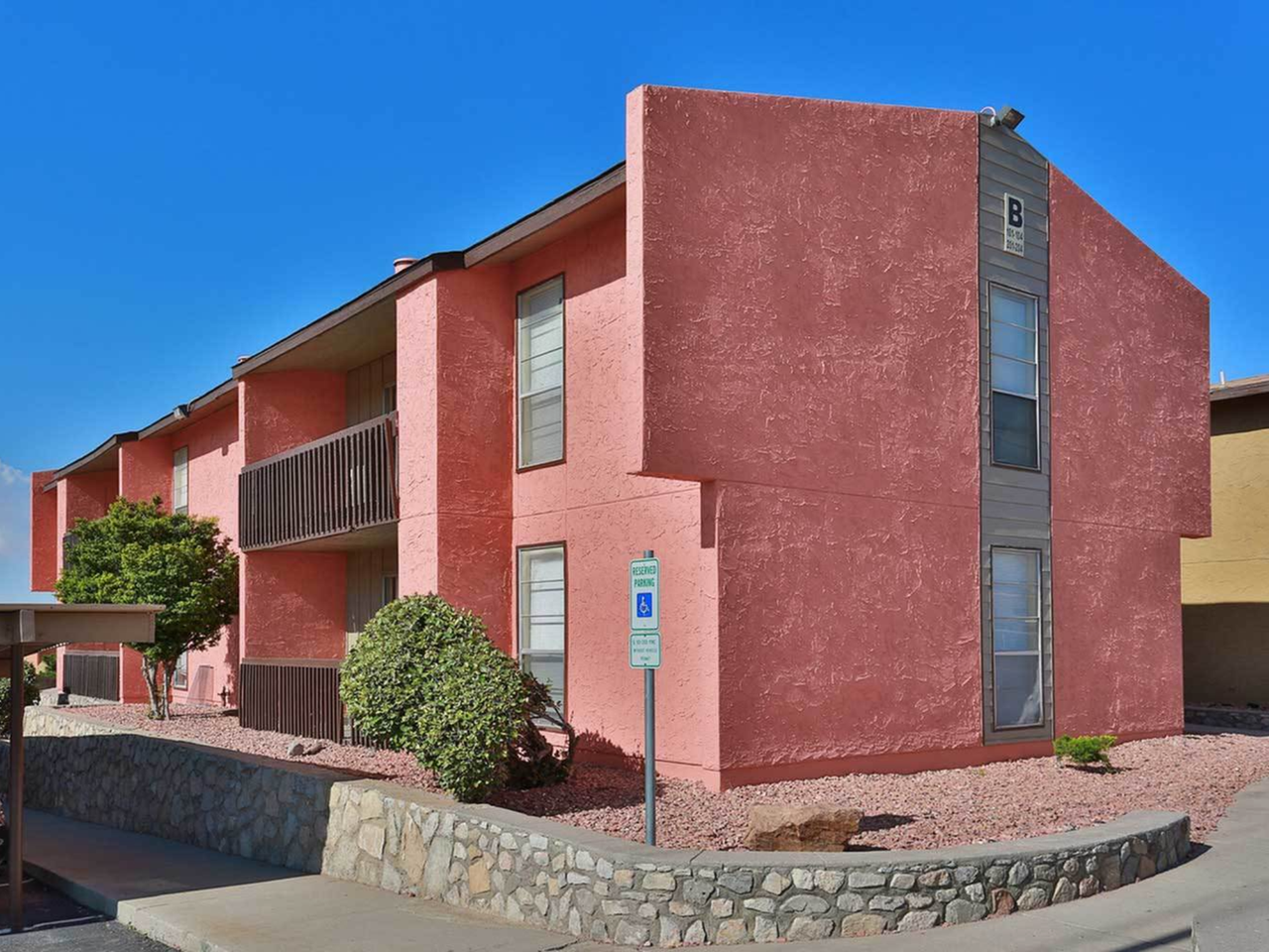 Luna Verde Apartments - Photo 4 of 39