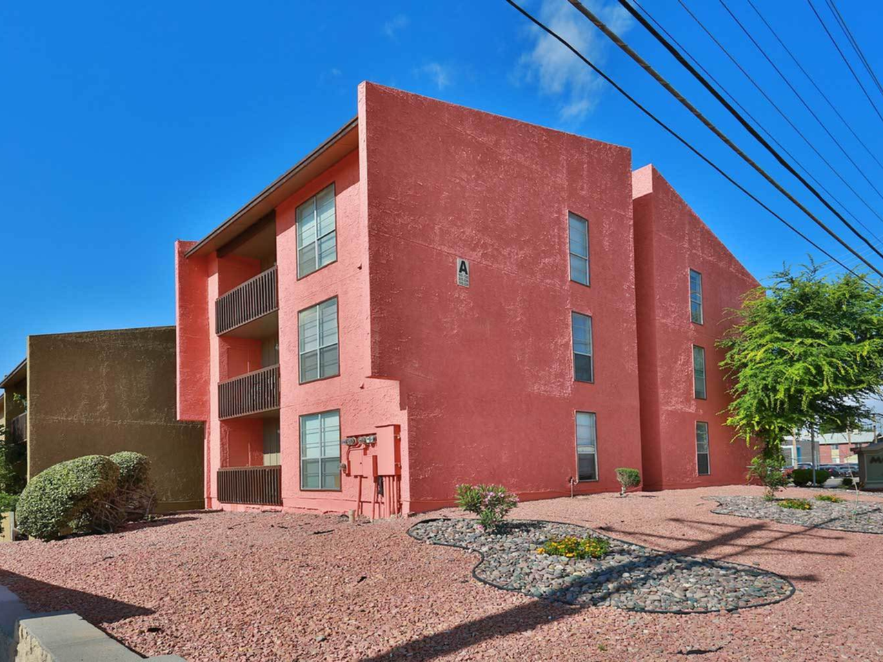 Luna Verde Apartments - Photo 5 of 39