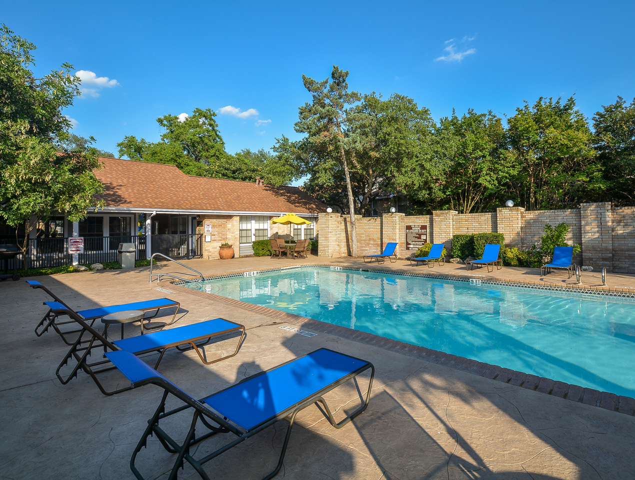 Stoneleigh Apartments 2626 Thousand Oaks Dr, San Antonio, TX 78232