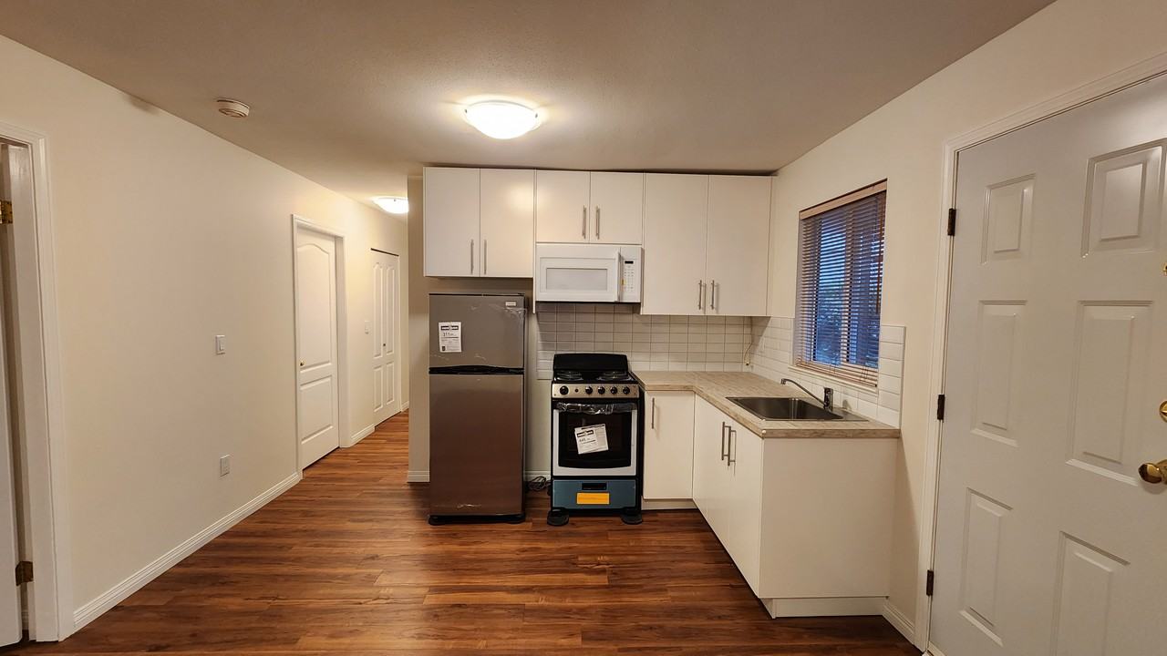 2310 Ninth Avenue - Photo 2 of 12