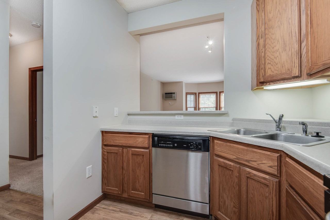 Oaks Hiawatha Station - Photo 2 of 43