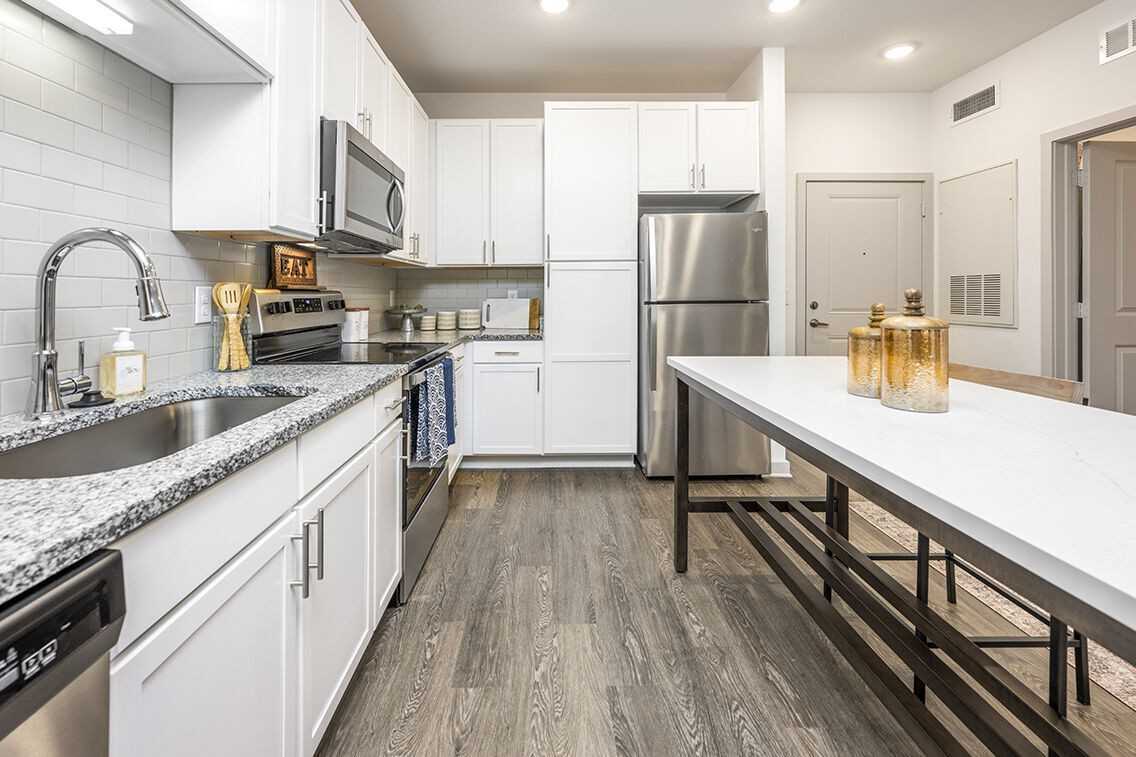 Novo Kendall Town - Photo 4 of 33