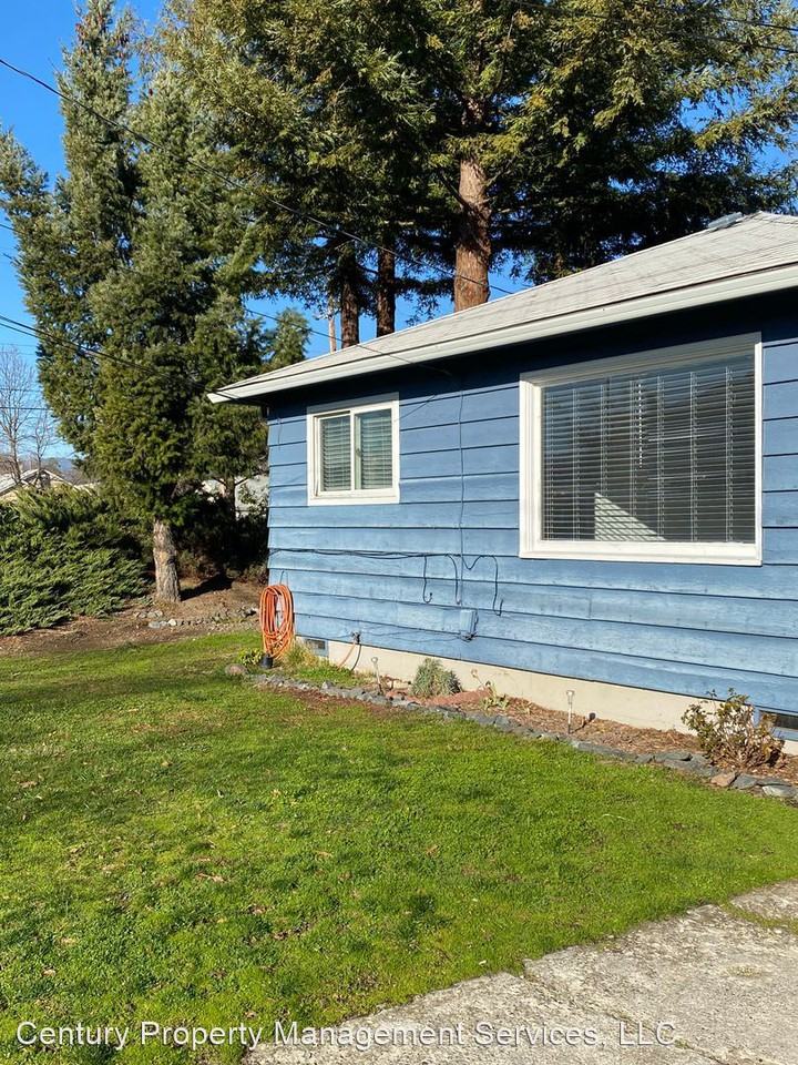 1154 West 8th Street - Photo 2 of 8