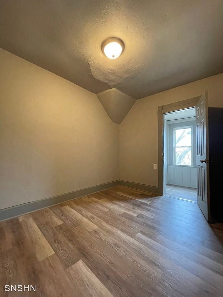 3359 N 8th St - Photo 3 of 11