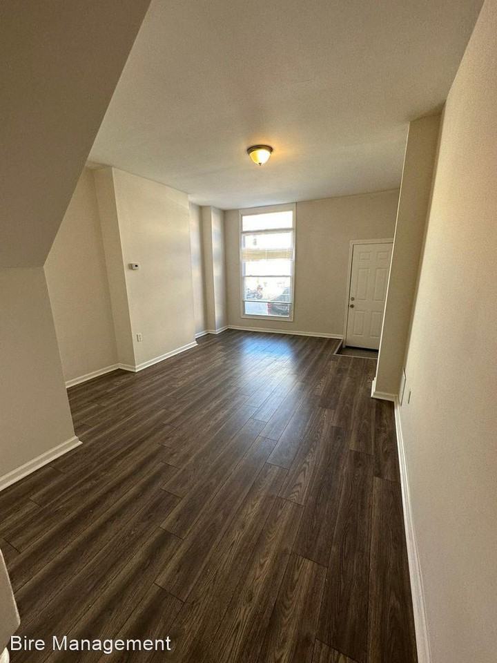 2123 Walbrook Ave - Photo 2 of 10