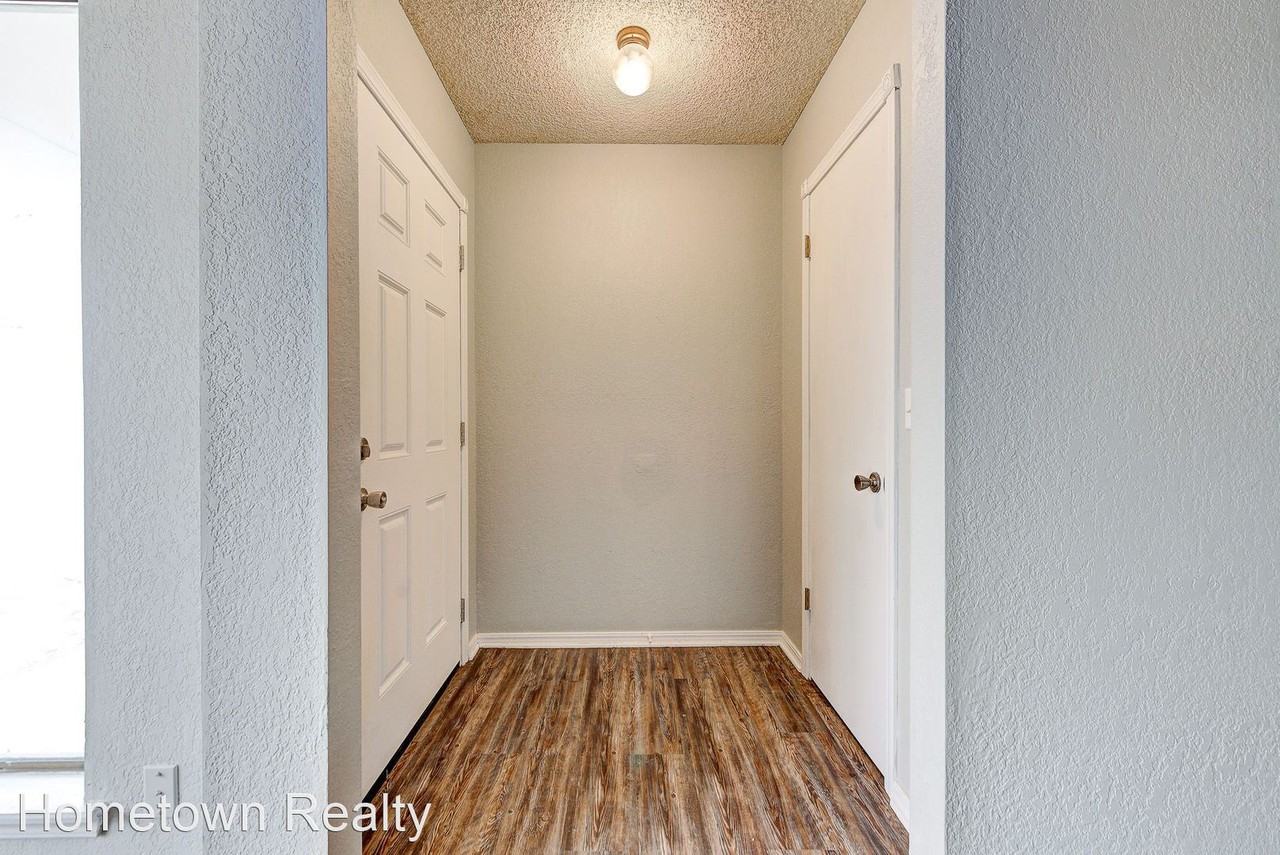 7122 Michelle Ln - Photo 2 of 32