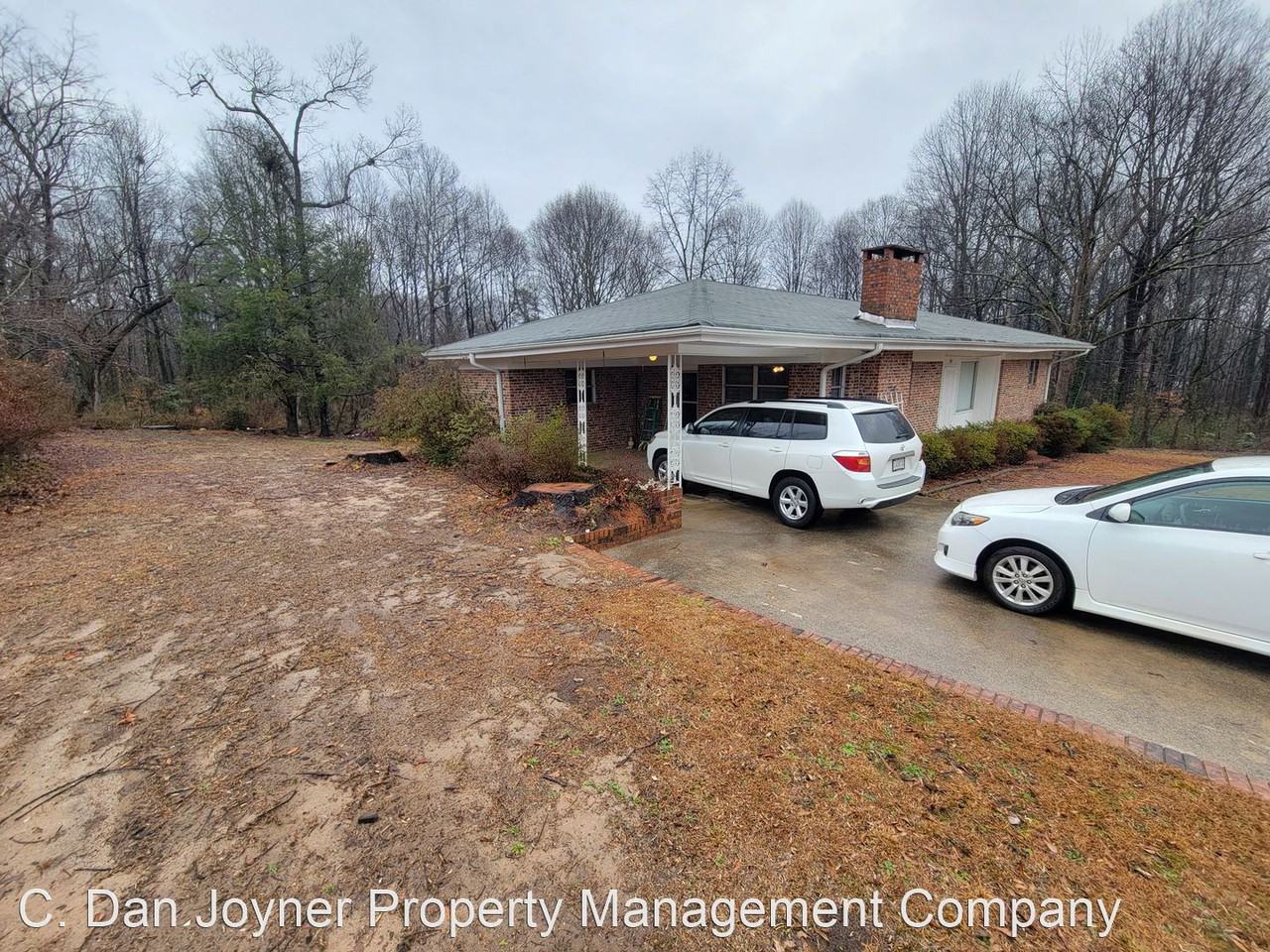 107 Ellen St - Photo 3 of 14