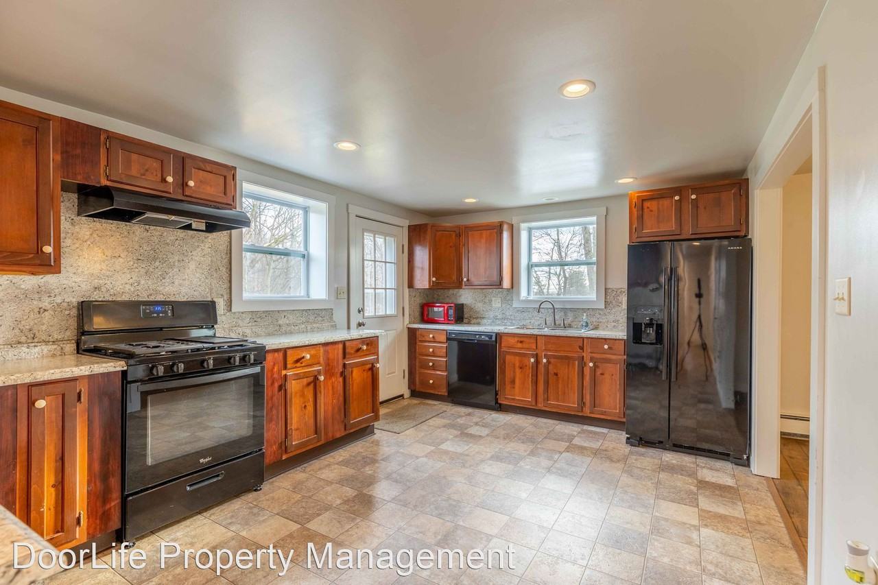 339 S Jennersville Rd - Photo 2 of 18