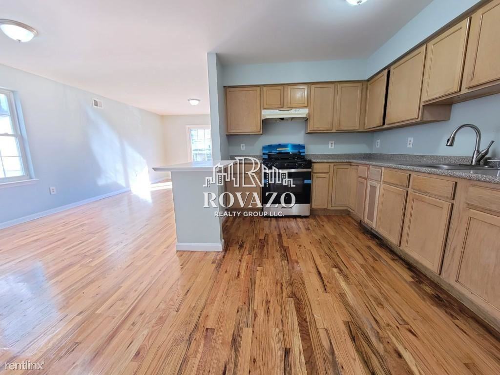 921 Hunterdon St - Photo 3 of 14