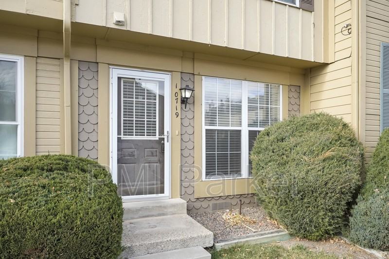 10719 Foxwood Ct - Photo 3 of 23