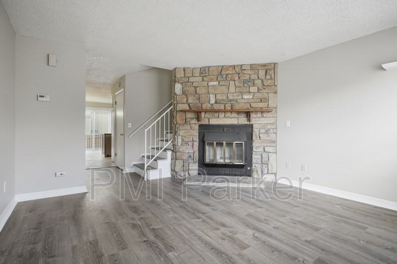 10719 Foxwood Ct - Photo 4 of 23