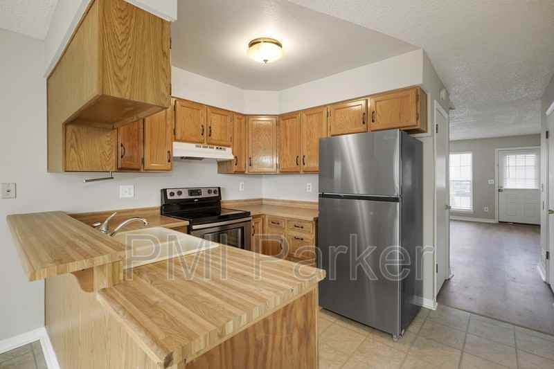 10719 Foxwood Ct - Photo 7 of 23