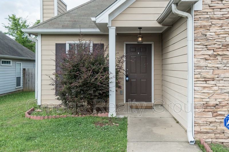 145 Mayfair Ln - Photo 4 of 38