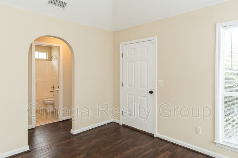 145 Mayfair Ln - Photo 5 of 38