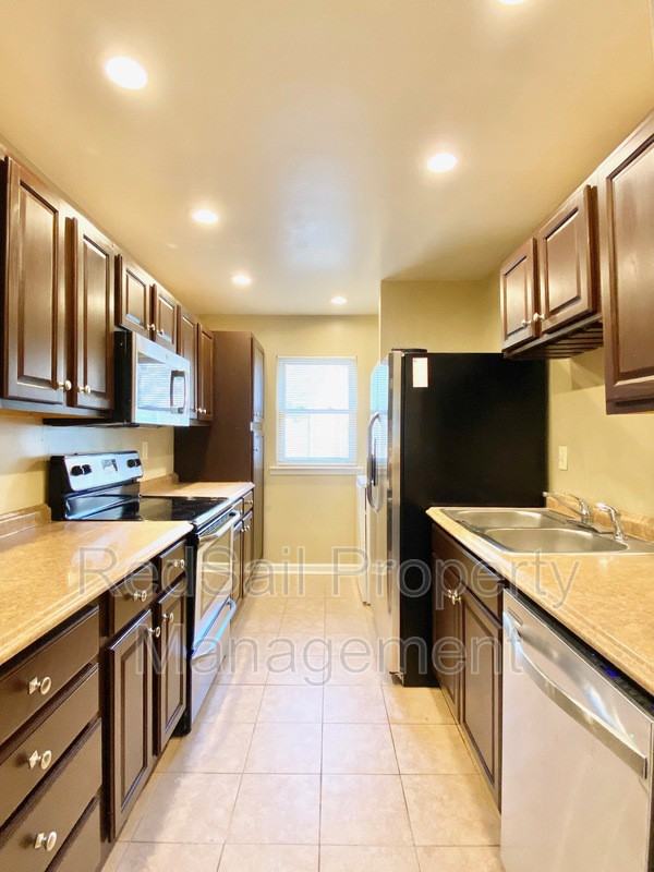 3145 Reese Dr - Photo 4 of 20