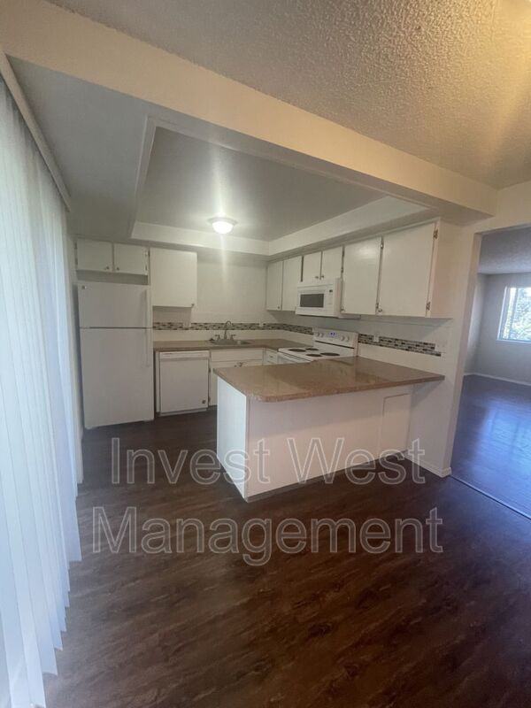 2815 Estreet #Q - Photo 6 of 9