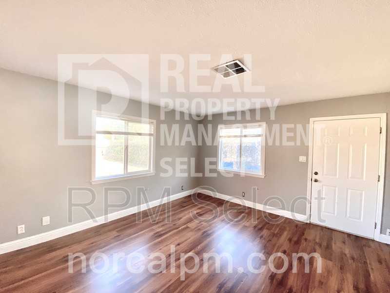 241 El Camino Ave - Photo 3 of 10