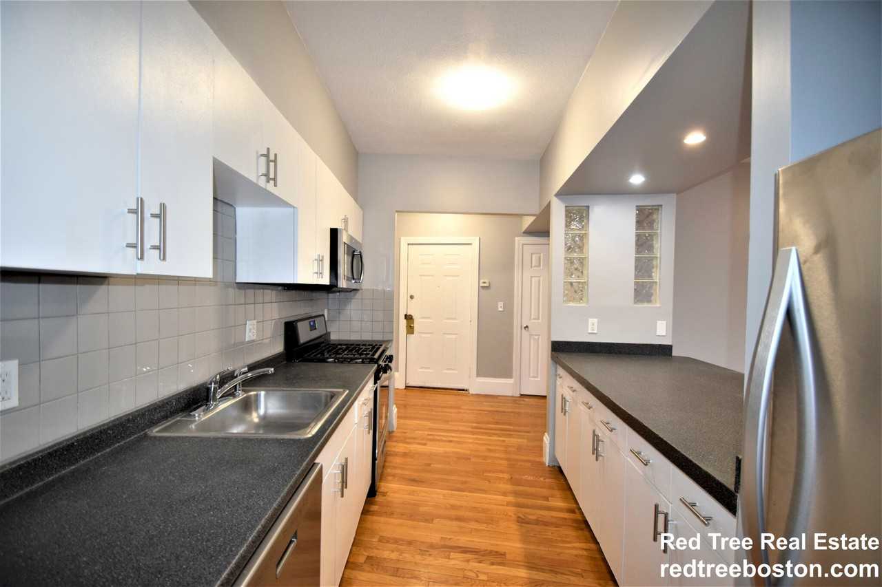 83 Glenville Ave #2 - Photo 4 of 19