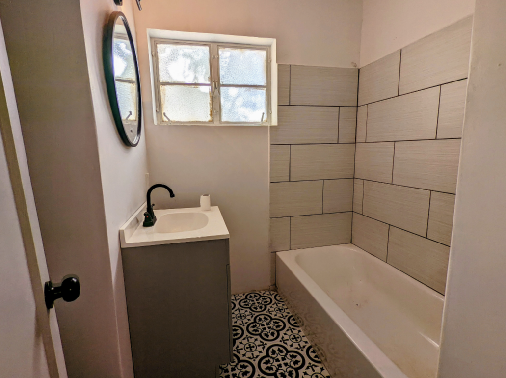 1406 W Whitton Ave - Photo 4 of 5