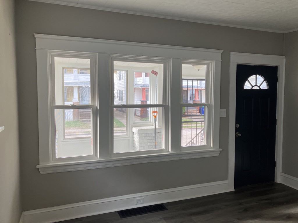 2135 W 105Th St - Photo 2 of 18