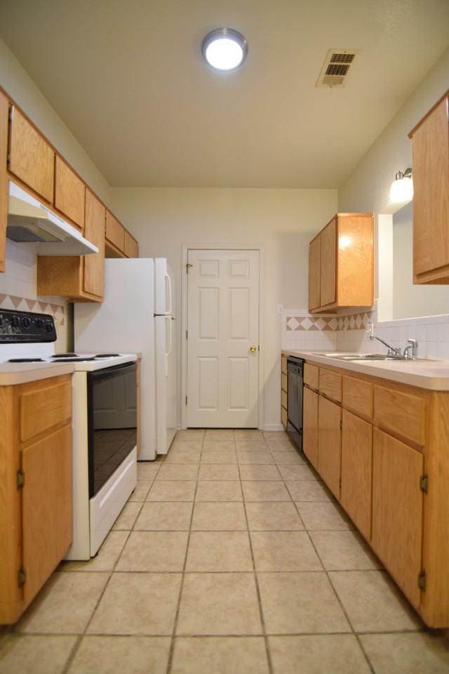 2804 Lucille Dr - Photo 3 of 17