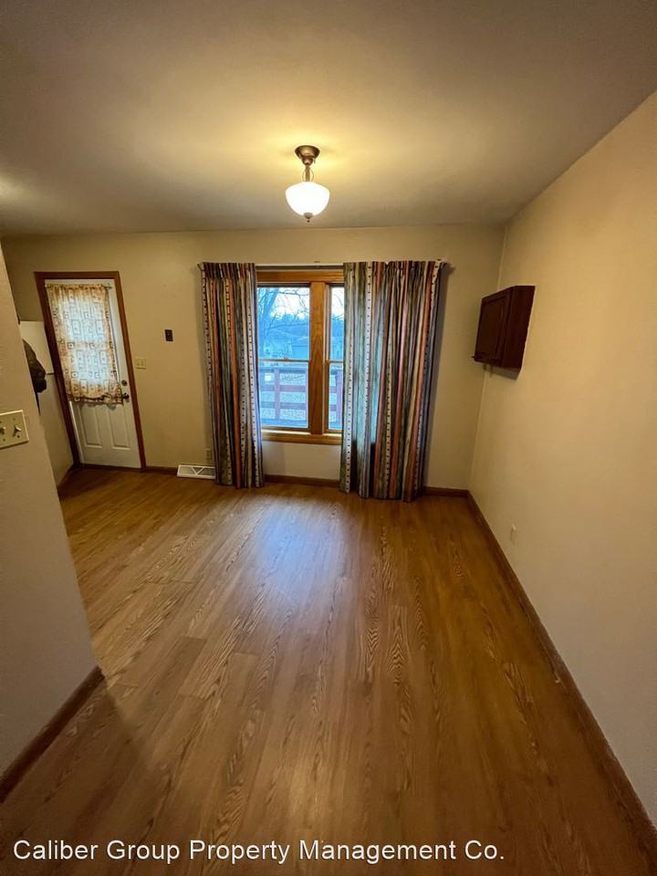 724 W 28th St - Photo 2 of 9