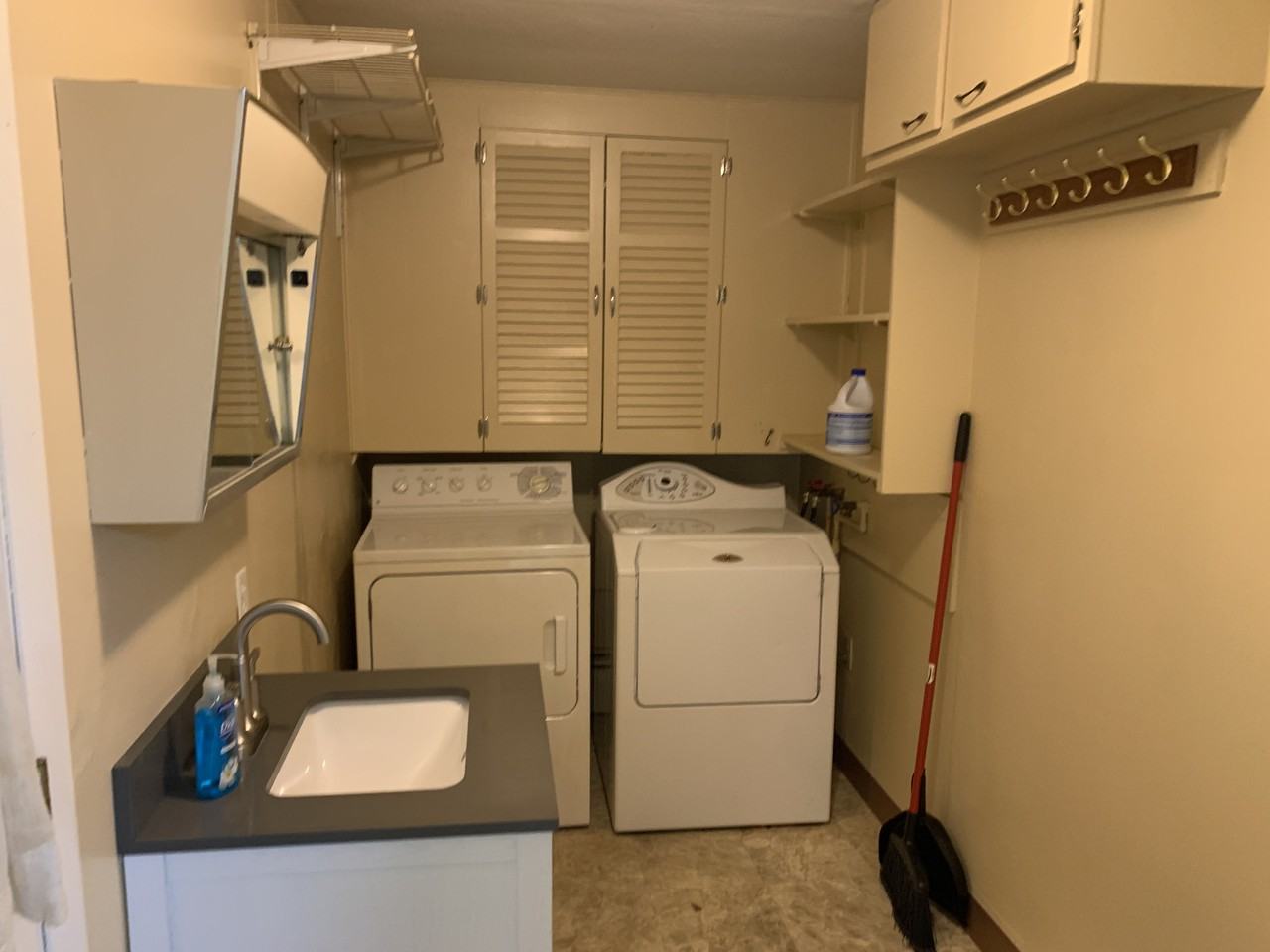 7008 Reynolds Mill Rd - Photo 2 of 11