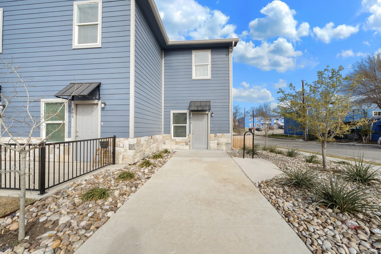 143 Lucas St - Photo 3 of 28