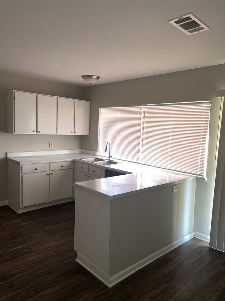 9723 Berryville - Photo 3 of 11