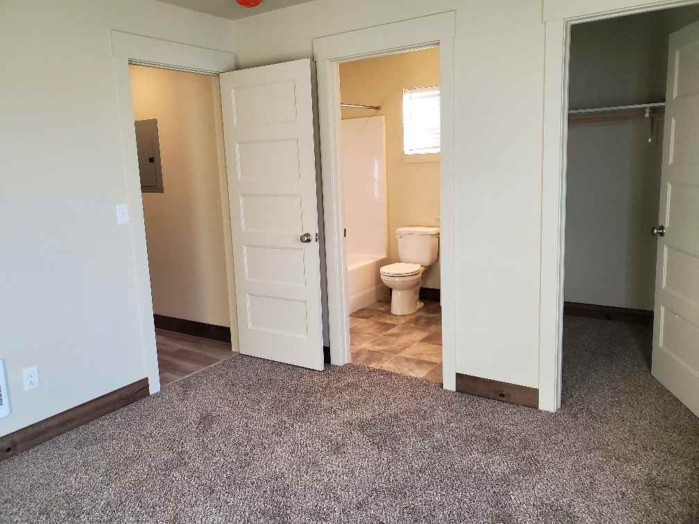 120 Jewel Basin Court B - Photo 3 of 4