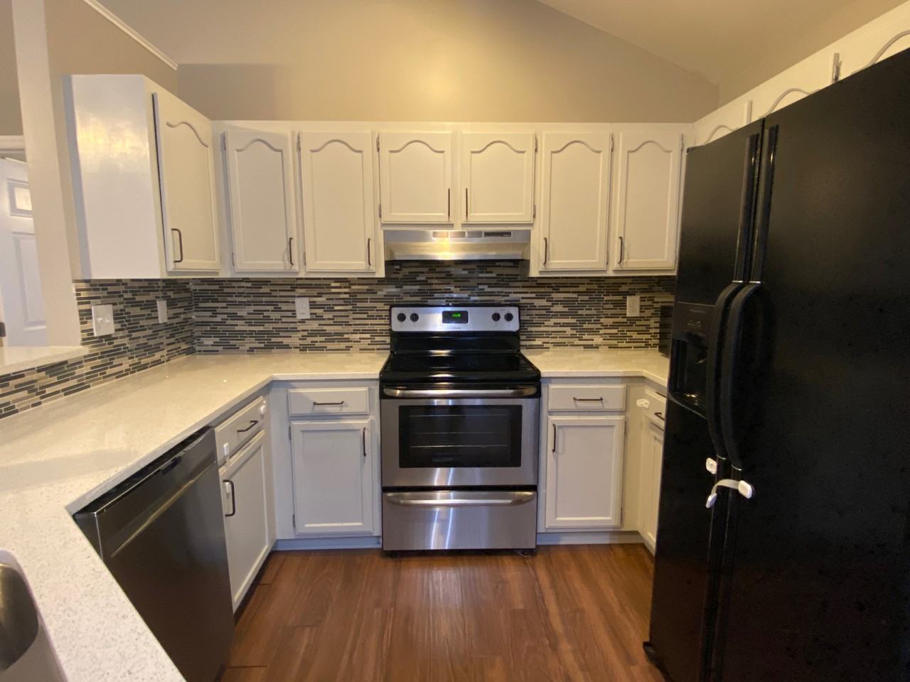1350 Hathshire Dr - Photo 2 of 19
