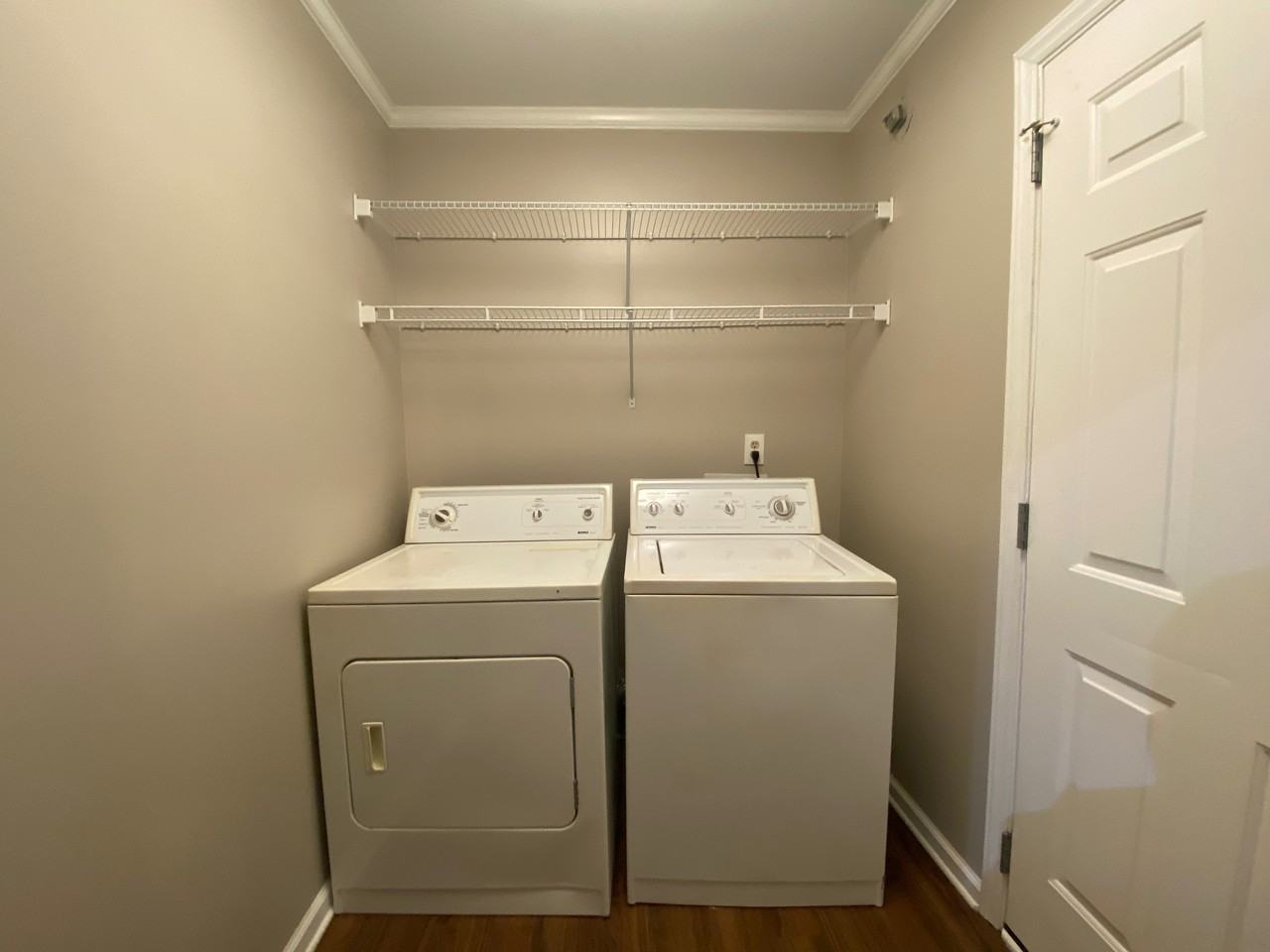 1350 Hathshire Dr - Photo 3 of 19