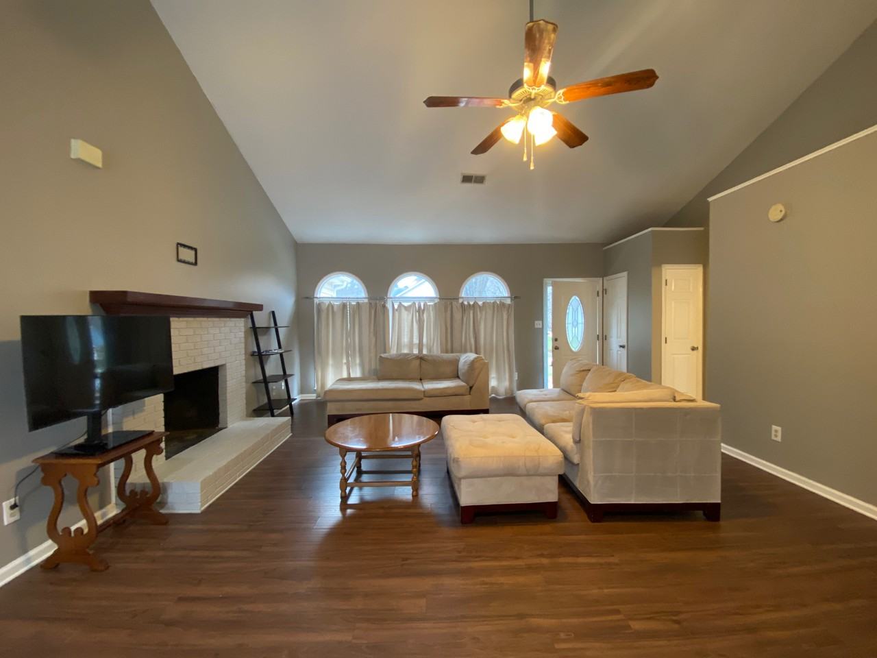 1350 Hathshire Dr - Photo 5 of 19